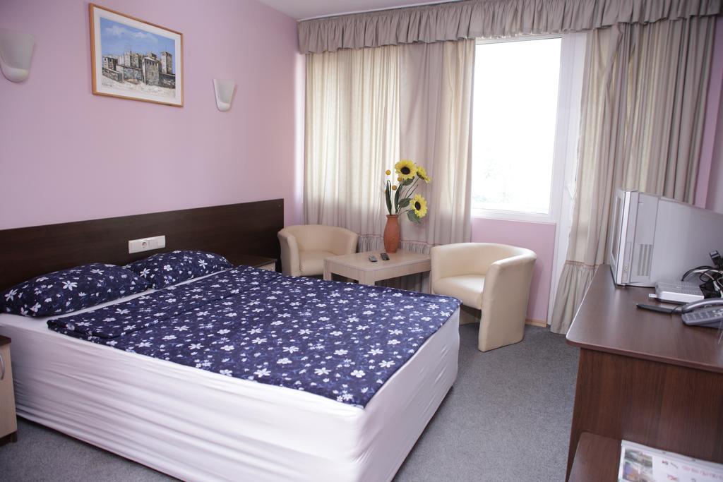 Family Hotel Avramov 비딘 외부 사진