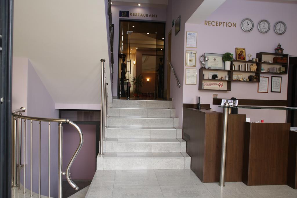 Family Hotel Avramov 비딘 외부 사진