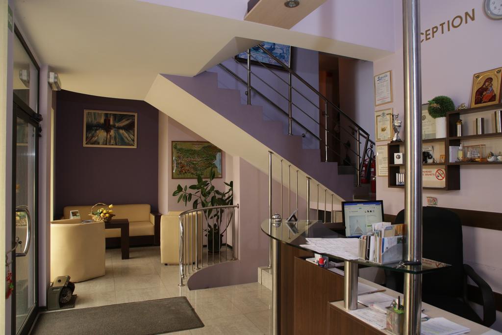 Family Hotel Avramov 비딘 외부 사진