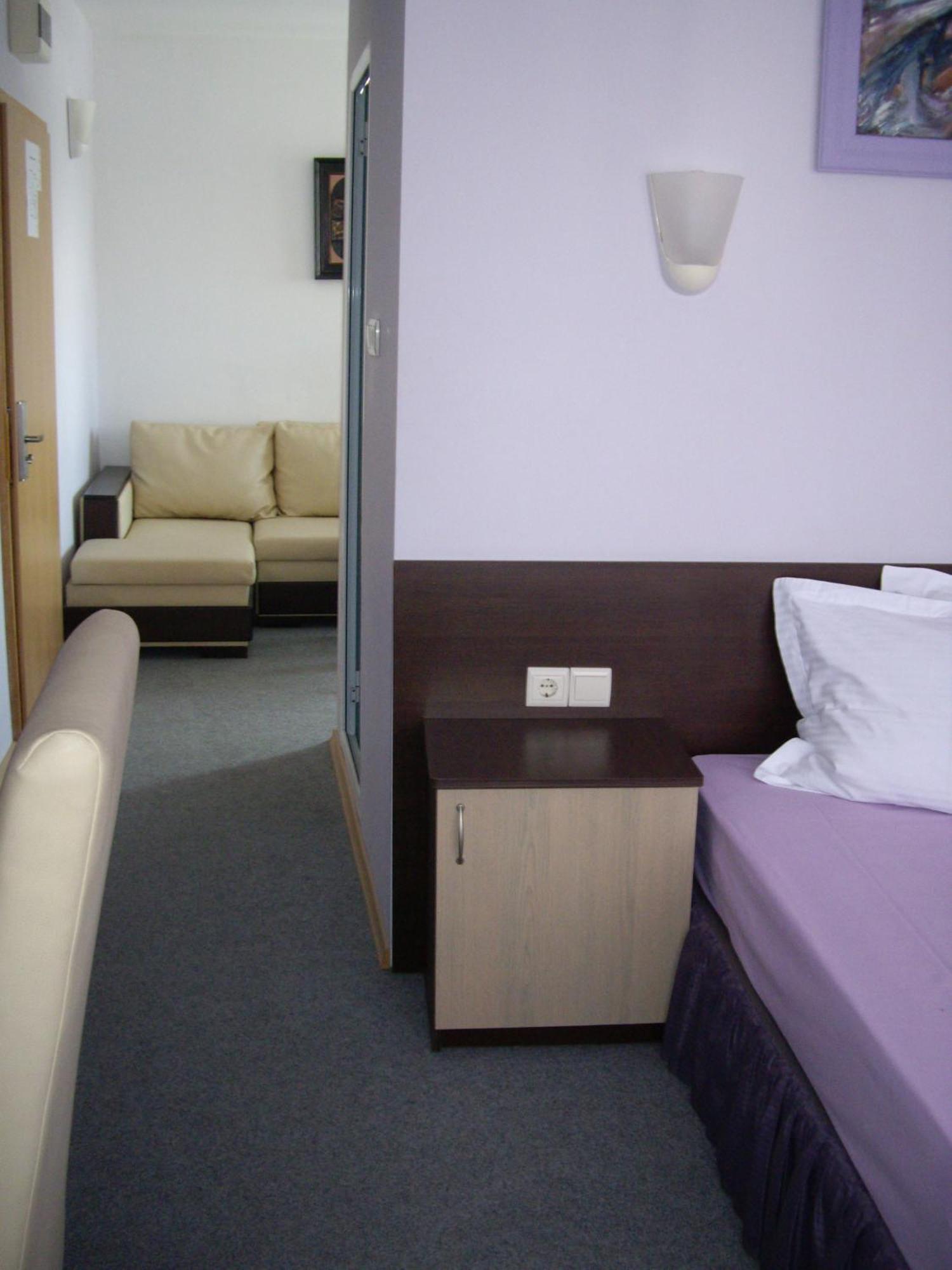 Family Hotel Avramov 비딘 외부 사진